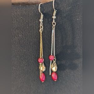 🩷 Vintage Silver tone with pink beads 3" chain drop danglers. Eye-catching.